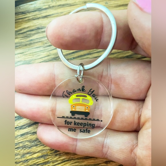 🔴 3 for $15 SCHOOL BUS DRIVER Gift - Thank you for keeping me safe keychain - Picture 1 of 3